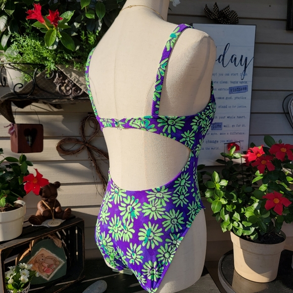 RAISINS ♡ Beautiful Vintage 1pc Purple 'n Green Floral Padded Bra Swimsuit M - Picture 16 of 17